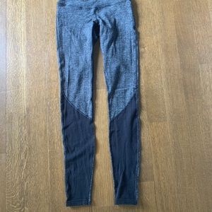 Hardly worn lululemon leggings size 4 but stretchy